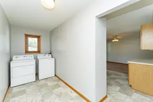 209 E Henry St, Le Roy, MN 55951 - Photo 9