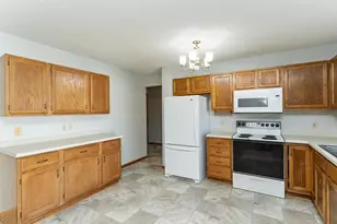 209 E Henry St, Le Roy, MN 55951 - Photo 7