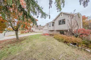 1568 Lakewood Dr N, Maplewood, MN 55119 - Photo 3