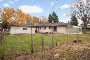 692 Grandview Ave W, Roseville, MN 55113 - Photo 23