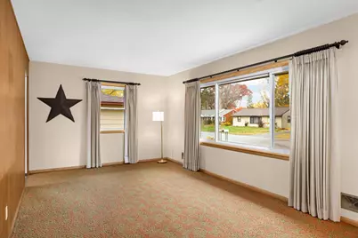 692 Grandview Avenue W, Roseville, MN 55113 - Photo 7