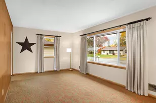 692 Grandview Ave W, Roseville, MN 55113 - Photo 7