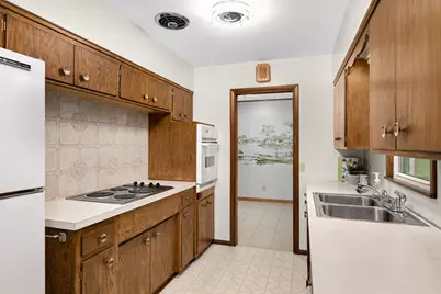 692 Grandview Avenue W, Roseville, MN 55113 - Photo 9