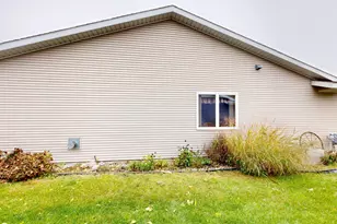 2610 9th St SW, Willmar, MN 56201 - Photo 77