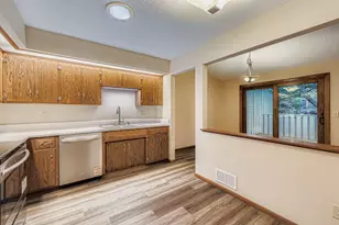 5509 Hyland Courts Dr, Bloomington, MN 55437 - Photo 3