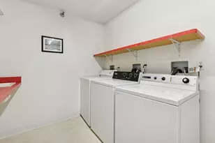 66 9th St E, Saint Paul, MN 55101 - Photo 25