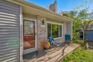 1174 Benton Way, Arden Hills, MN 55112 - Photo 3