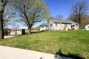 622 Woodcrest Ave, Worthington, MN 56187 - Photo 3