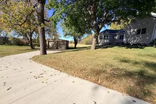 622 Woodcrest Ave, Worthington, MN 56187 - Photo 43
