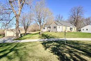 622 Woodcrest Ave, Worthington, MN 56187 - Photo 5