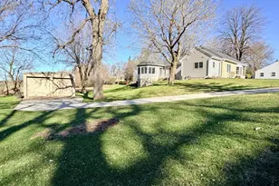 622 Woodcrest Ave, Worthington, MN 56187 - Photo 5