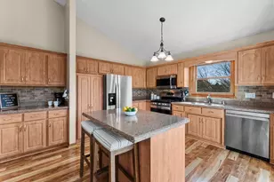 9425 Barrington Rd, Woodbury, MN 55125 - Photo 5