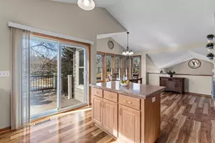 9425 Barrington Rd, Woodbury, MN 55125 - Photo 7