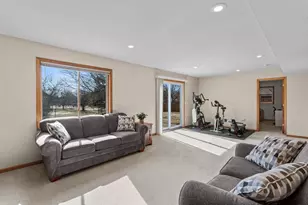 9425 Barrington Rd, Woodbury, MN 55125 - Photo 19