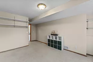 9425 Barrington Rd, Woodbury, MN 55125 - Photo 25