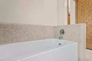 9425 Barrington Rd, Woodbury, MN 55125 - Photo 13