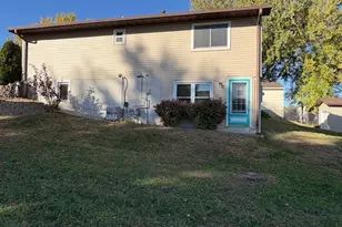 1200 Crestview Rd, Albert Lea, MN 56007 - Photo 3