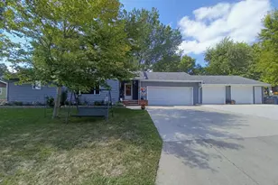138 Ridge Rd, Morris, MN 56267 - Photo 1