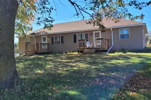 316 Cherry Ave N, Braham, MN 55006 - Photo 1