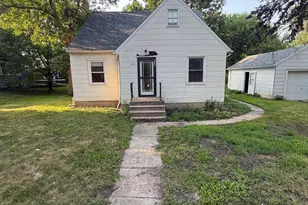 523 E 11th St, Gibbon, MN 55335 - Photo 1