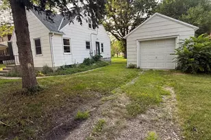 523 E 11th St, Gibbon, MN 55335 - Photo 3