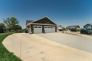 909 9th Ave NE, Kasson, MN 55944 - Photo 11