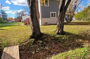 1504 E 39th St, Hibbing, MN 55746 - Photo 13