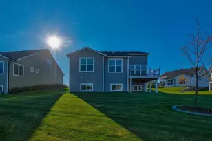 7582 Oak Hl Rd, Woodbury, MN 55129 - Photo 17