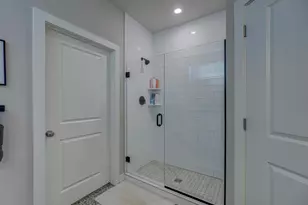 7582 Oak Hl Rd, Woodbury, MN 55129 - Photo 9