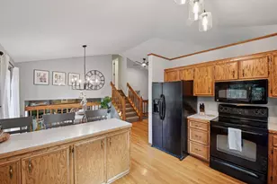 1078 Overlook Dr, Chaska, MN 55318 - Photo 9