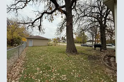 422 Arnold Avenue S, Thief River Falls, MN 56701 - Photo 21