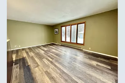 422 Arnold Avenue S, Thief River Falls, MN 56701 - Photo 3