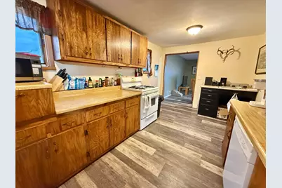 422 Arnold Avenue S, Thief River Falls, MN 56701 - Photo 5