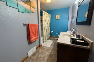 422 Arnold Ave S, Thief River Falls, MN 56701 - Photo 9