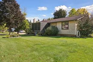 8860 Hilltop Dr, Saint Bonifacius, MN 55375 - Photo 9