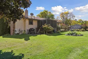 8860 Hilltop Dr, Saint Bonifacius, MN 55375 - Photo 3