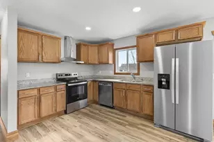 3845 Hale Ave N, Oakdale, MN 55128 - Photo 5