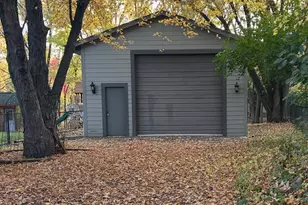 820 Hallam Ave N, Mahtomedi, MN 55115 - Photo 5