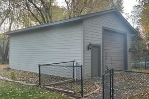 820 Hallam Ave N, Mahtomedi, MN 55115 - Photo 3