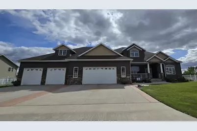 1007 6th Avenue NE, Dilworth, MN 56529 - Photo 1