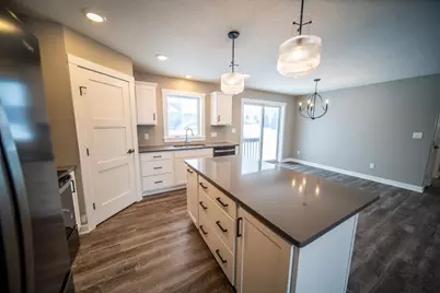 809 5th Avenue NW, Dodge Center, MN 55927 - Photo 9