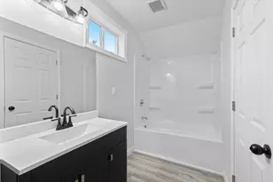 687 Lexington Pkwy N, Saint Paul, MN 55104 - Photo 13