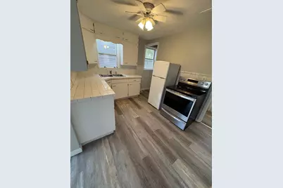 211 Clinton Street, Austin, MN 55912 - Photo 5