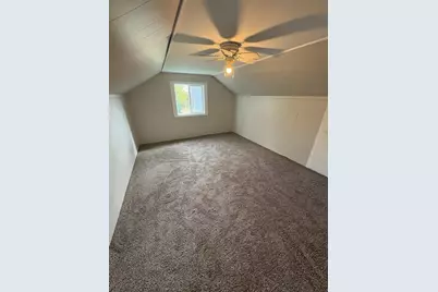 211 Clinton Street, Austin, MN 55912 - Photo 9