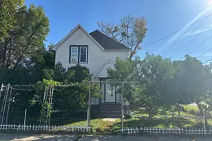 821 Madison Ave, Albert Lea, MN 56007 - Photo 1