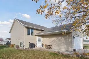 1863 Island View Cir, Hutchinson, MN 55350 - Photo 1