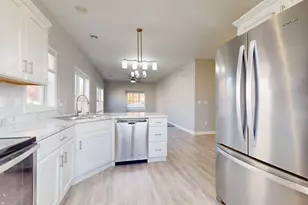 802 Escalade Ln SE, Owatonna, MN 55060 - Photo 9