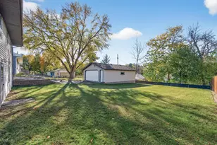 1377 Clarence St, Saint Paul, MN 55106 - Photo 25