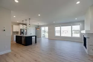 10226 Arrowwood Path, Woodbury, MN 55129 - Photo 9