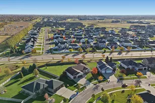 4704 Woodhaven St S, Fargo, ND 58104 - Photo 43